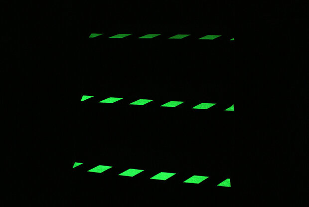 Antirutsch Klebeband Glow in the Dark 25 mm Gestreift schwarz glow